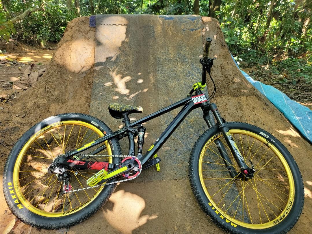 Polygon slopestyle bike 2025
