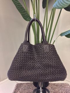 (Category: ) located in . Submitted by pre.lovedhandbag (Listing ID 1128209812, Image 1). Description: .
