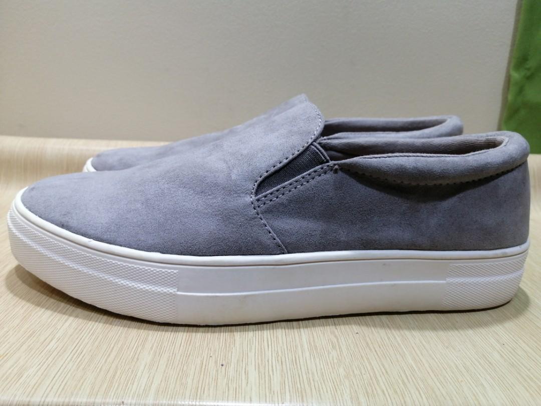 Brash Size 9 Women Slip On Sneakers