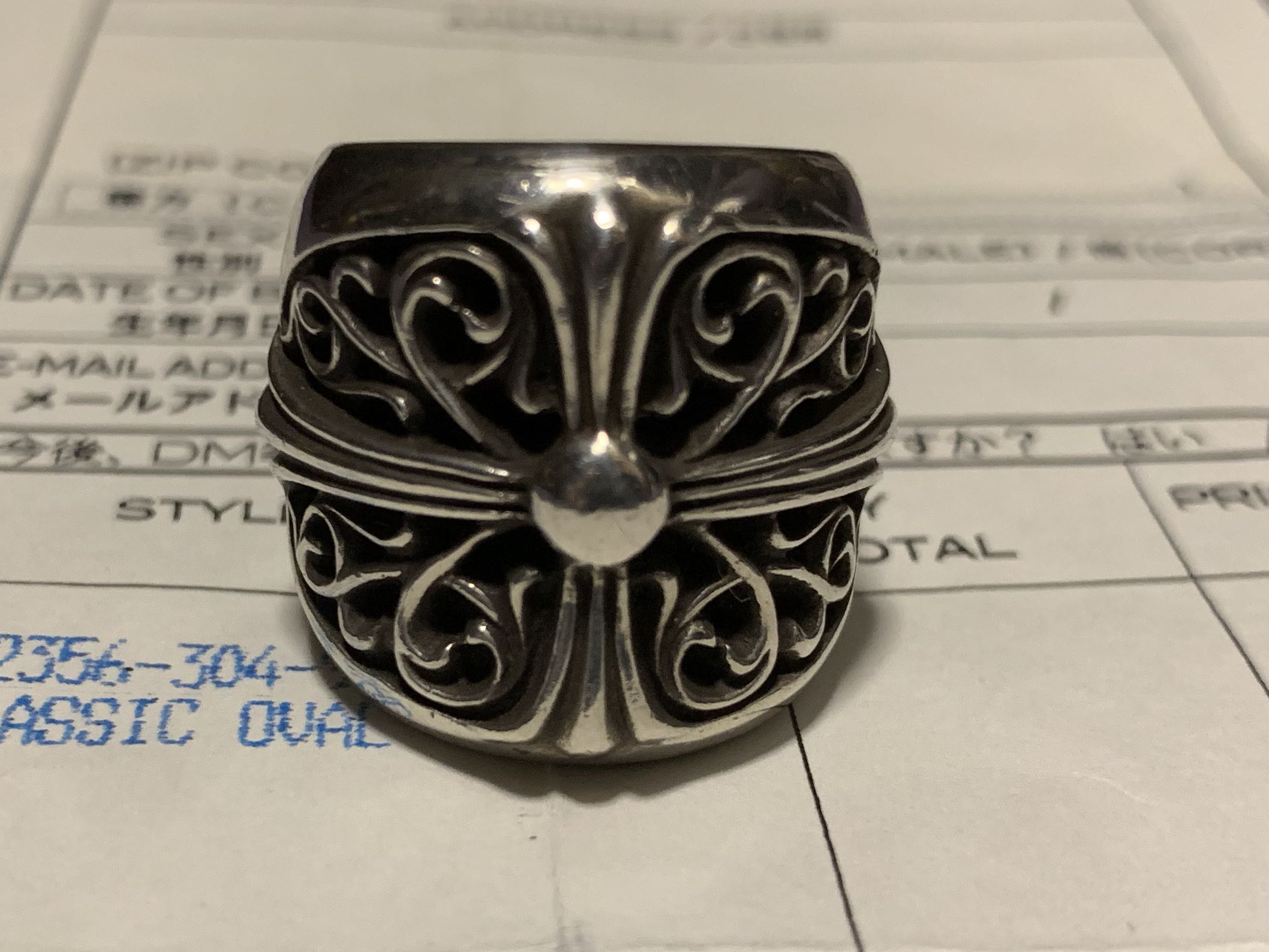Chrome Hearts classic oval cross ring, 名牌, 飾物及配件- Carousell