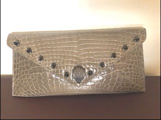 (Category: ) located in . Submitted by stylexfashionx (Listing ID 1128262293, Image 1). Description: .