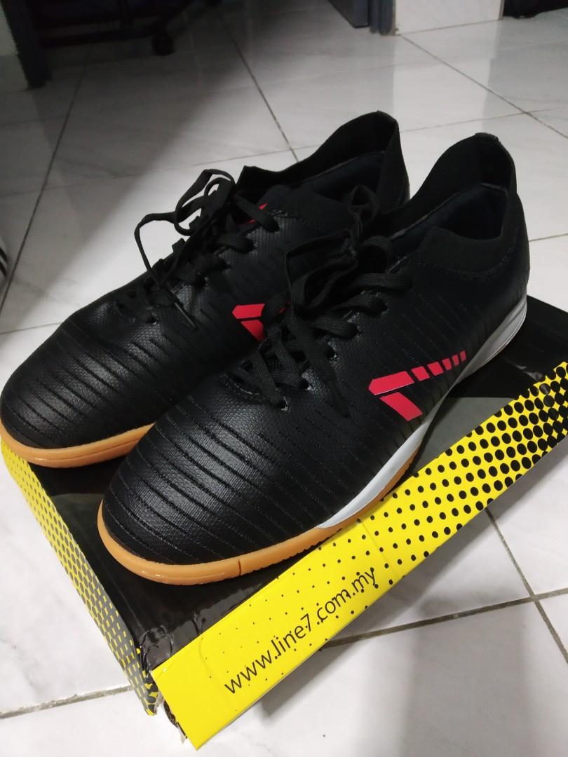 Line 7 futsal top shoes