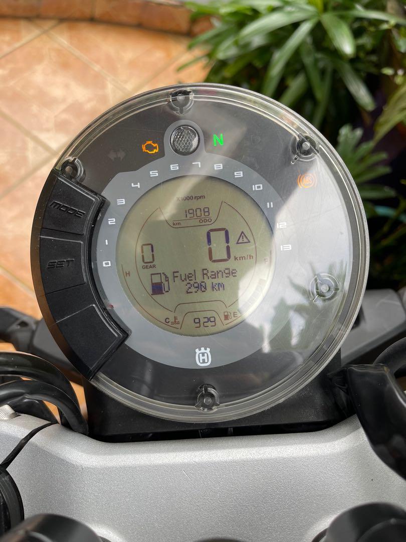 husqvarna svartpilen 200cc