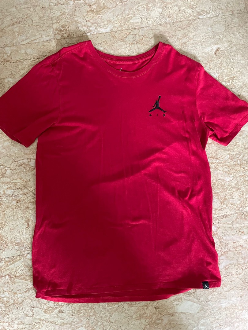 red jordan tee