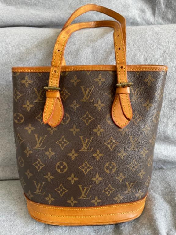 Louis vuitton sling bag Made in USA Detail & price silahkan DM