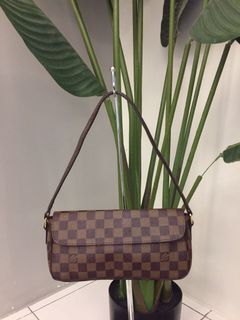 (Category: ) located in . Submitted by pre.lovedhandbag (Listing ID 1128210063, Image 1). Description: .