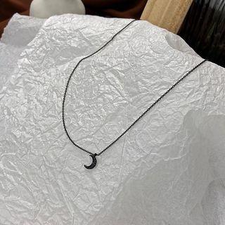 Minimalist Diamond Black Moon Necklace