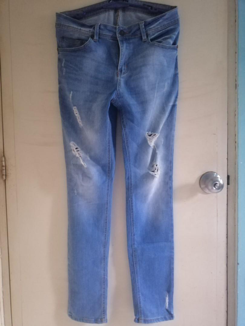 Penshoppe skinny jeans (Category: Jeans) located in Alicia. Submitted by wrence_09 (Listing ID 1128228430, Image 2). Description: Mop: Gcash, COP via LBC 300 + sf.