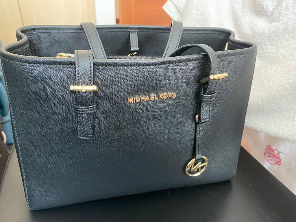 Selling michael discount kors bag