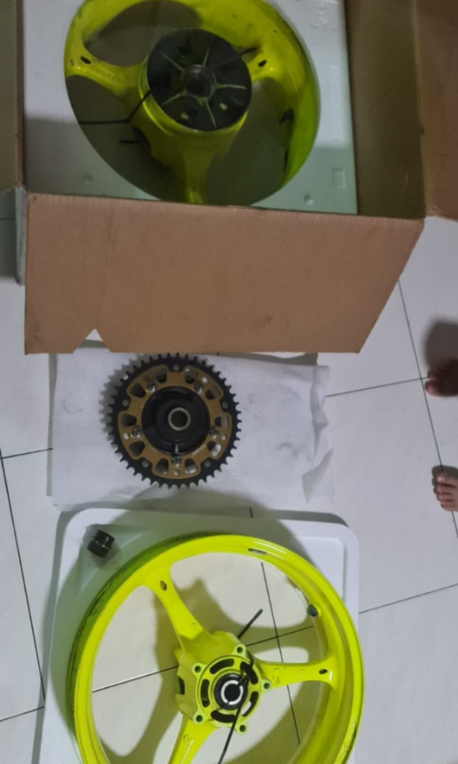 suzuki motorcycle wheels