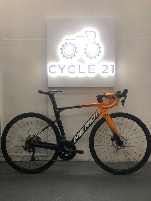 TEAM BAHRAIN MCLAREN MERIDA REACTO 5000 
