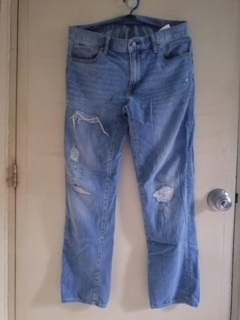 Uniqlo slim jeans (Category: Jeans) located in Alicia. Submitted by wrence_09 (Listing ID 1128230945, Image 2). Description: 300+sf Mop: Gcash, COP via LBC.