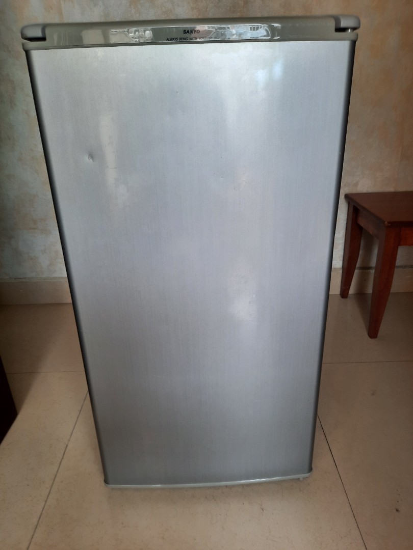 Very clean mini fridge 75L, TV & Home Appliances, Kitchen Appliances