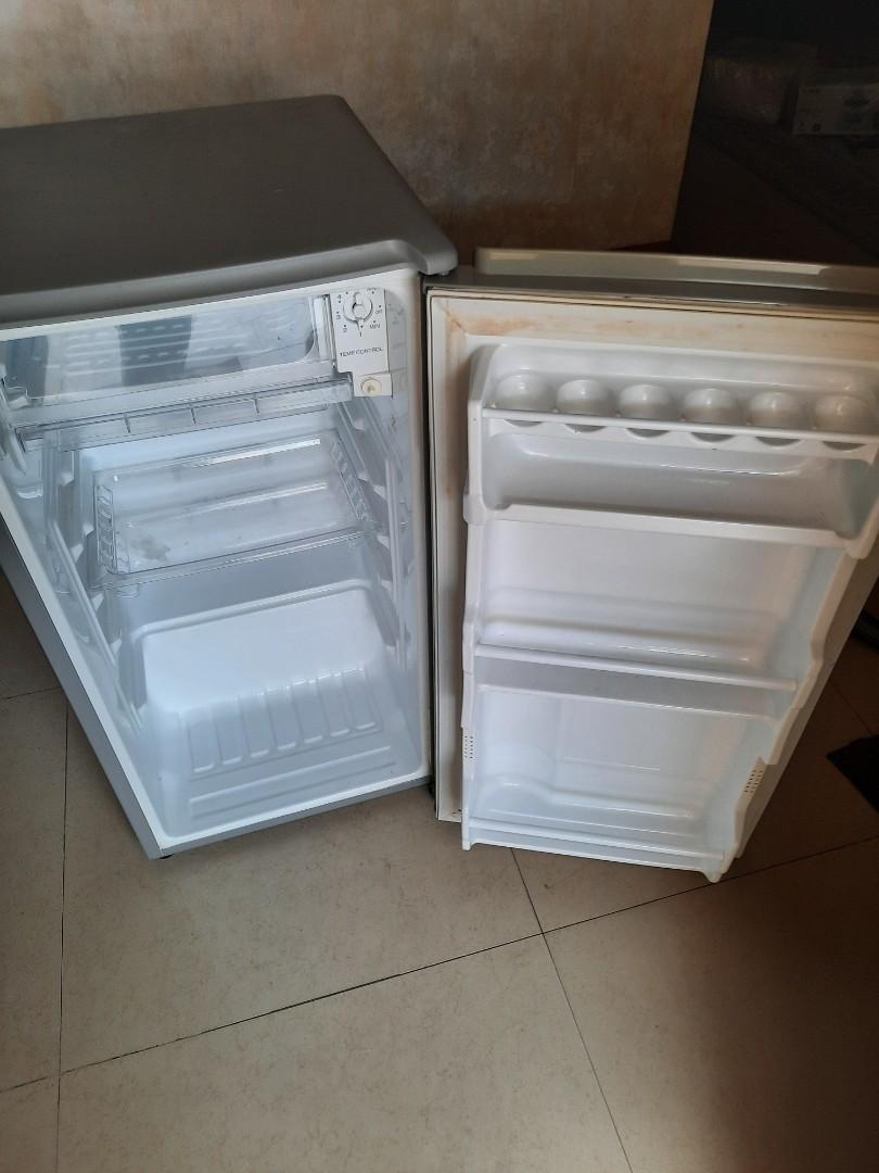 Very clean mini fridge 75L, TV & Home Appliances, Kitchen Appliances