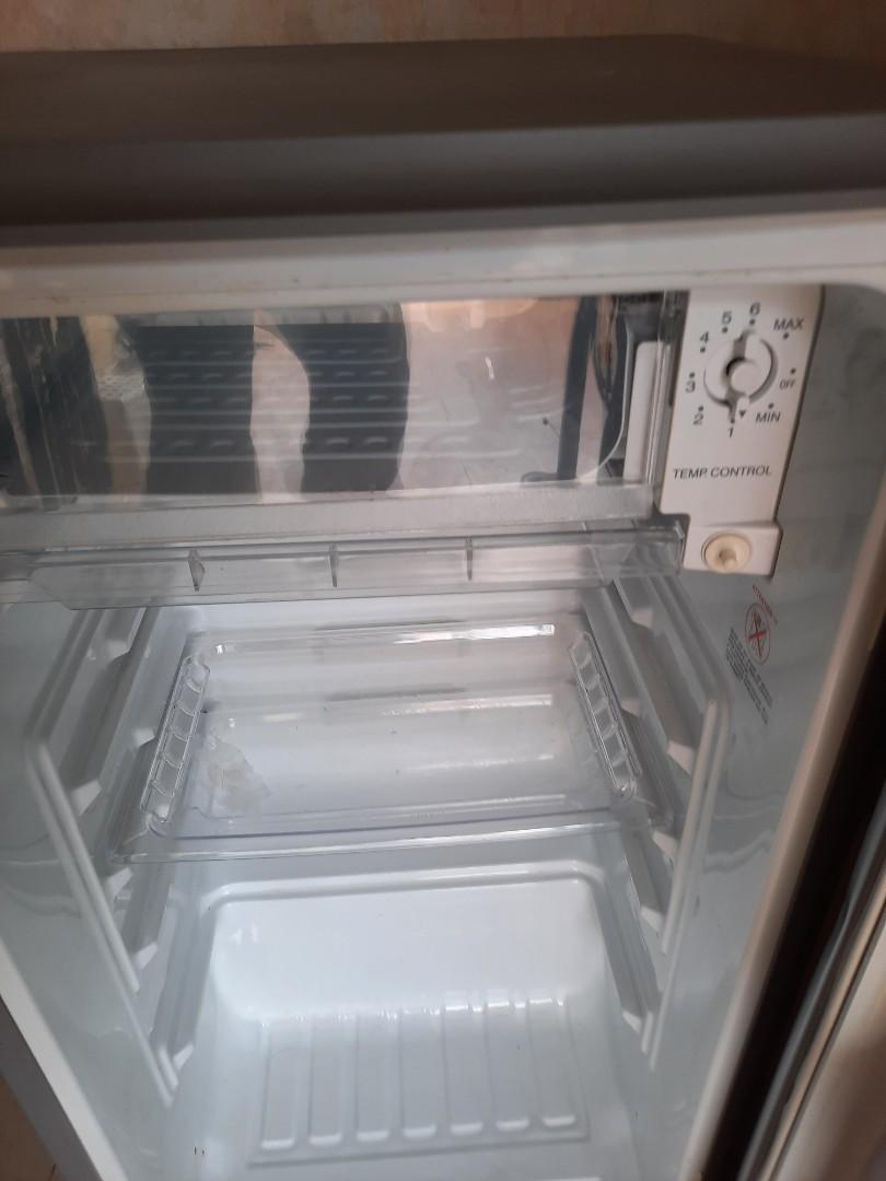 Very clean mini fridge 75L, TV & Home Appliances, Kitchen Appliances