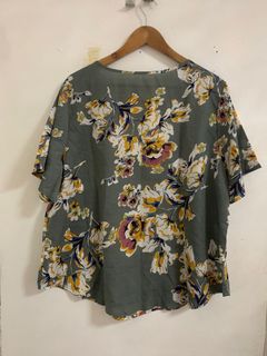 (Category: ) located in . Submitted by cee_wardrobe (Listing ID 1128413609, Image 1). Description: .