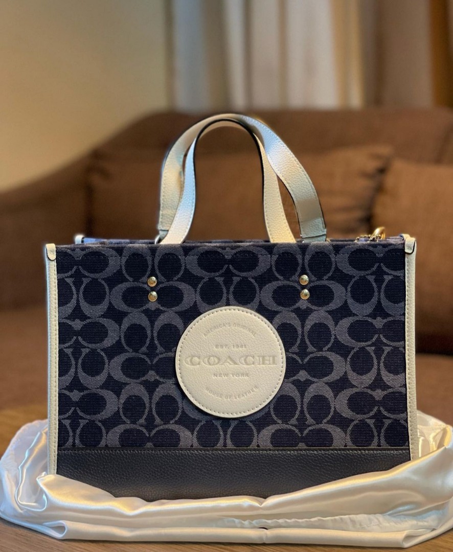Coach Dempsey Carryall in Signature Denim, Women's Fashion, Bags