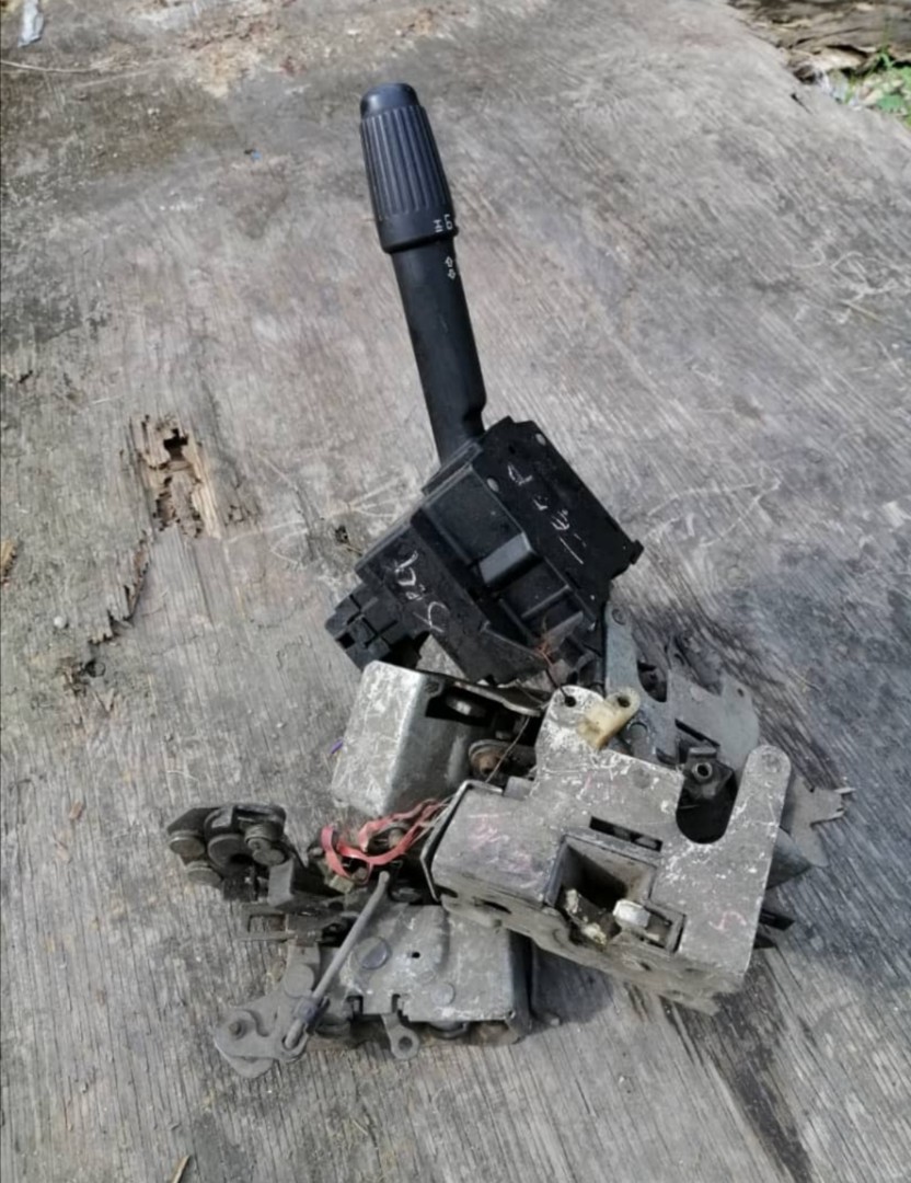 Door Lock and Front Lamp Suis Cherokee Xj, Auto Accessories on Carousell