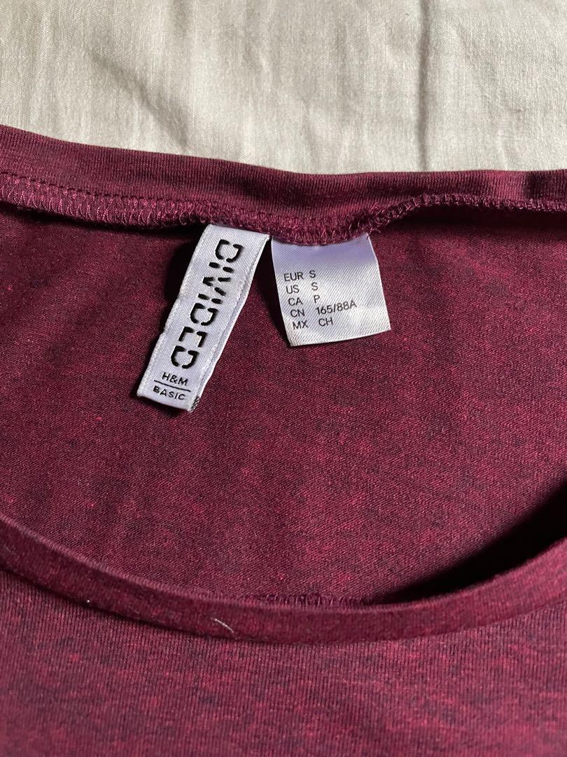 H&M DIVIDED Basic Tee (Category: Shirts) located in Singapore. Submitted by gracecai12 (Listing ID 1128334998, Image 2). Description: A beautiful t-shirt that is very stretchy and comfortable. Material is soft. Have only been worn once so it is like new. Price and meet up location is negotiable so do DM me to chat :) postage +1.50 .
