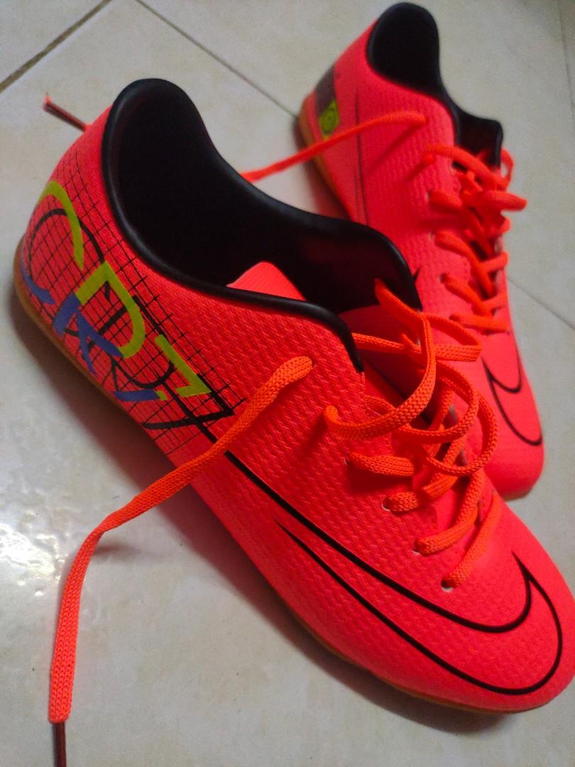Kasut futsal 2025 nike 218