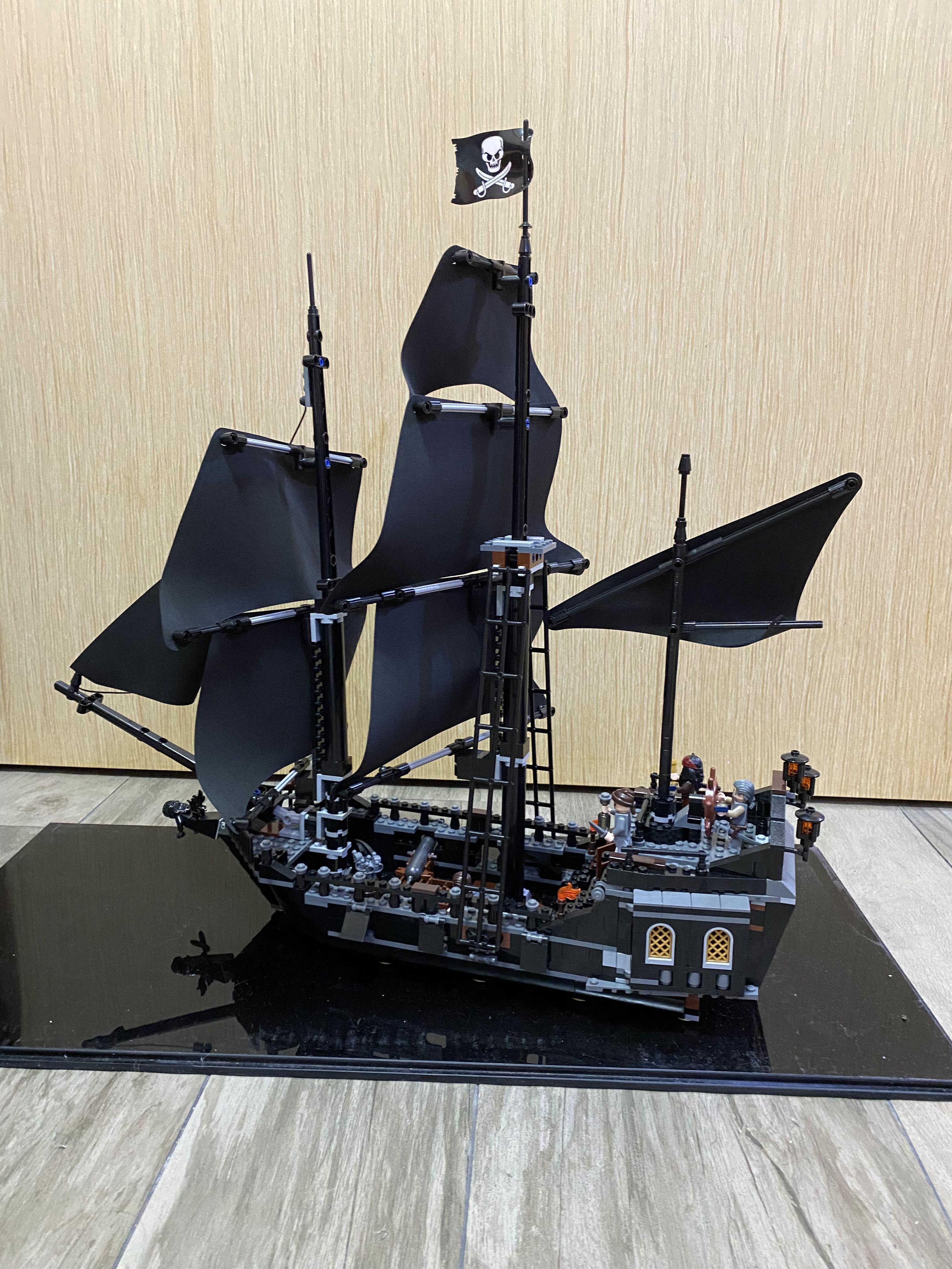 Lego 黑珍珠號black Pearl 已砌 齊件 訂做展示合 無說明書 興趣及遊戲 玩具 遊戲類 Carousell