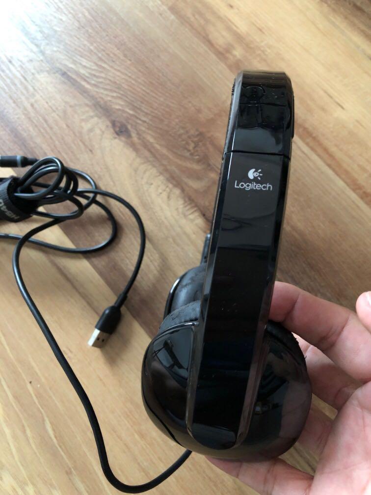 Logitech headphone 520 and Chromecast, Computers & Tech, Office ...