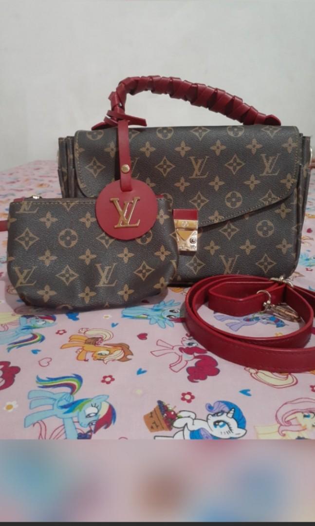LV free pouch, Fesyen Wanita, Tas \u0026 Dompet di Carousell