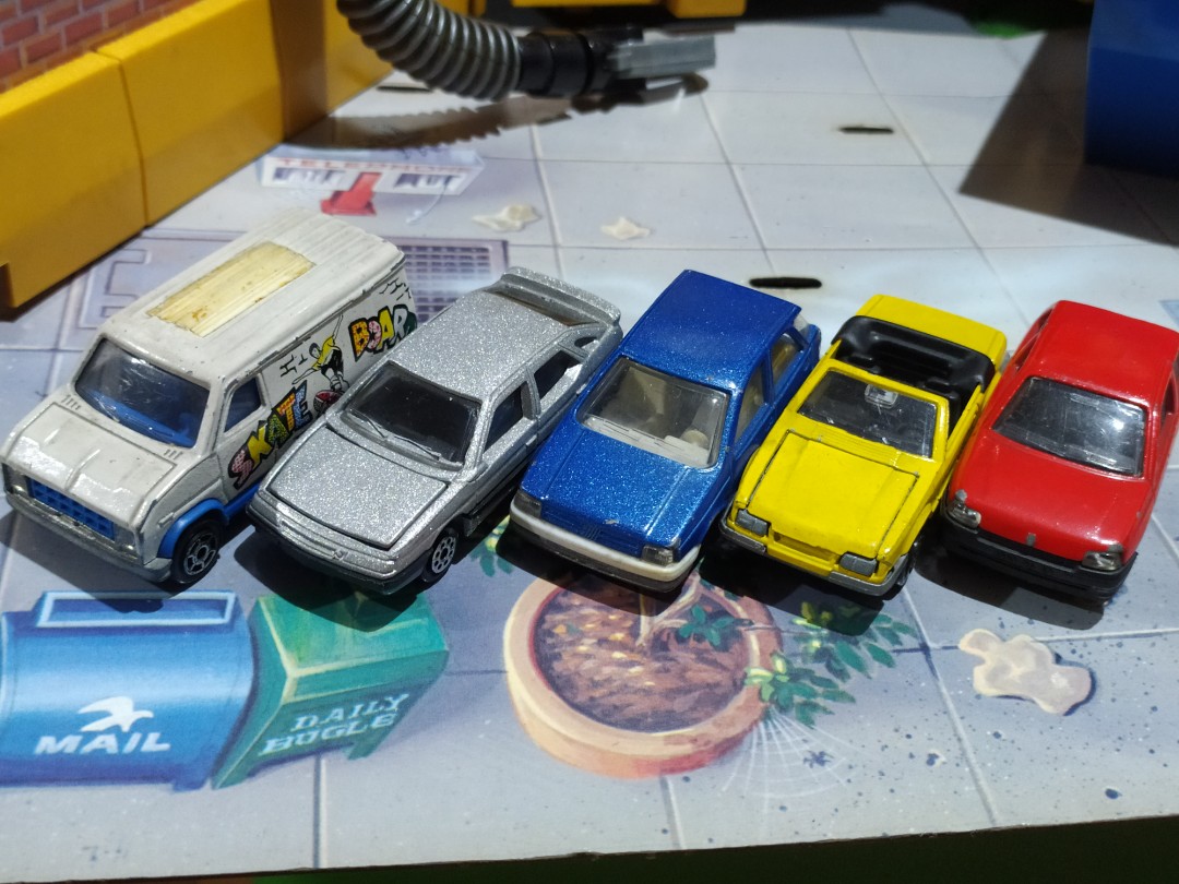 MAJORETTE LOT DE 29 voitures camion limousine pompier made in france EUR 10,00 - FR