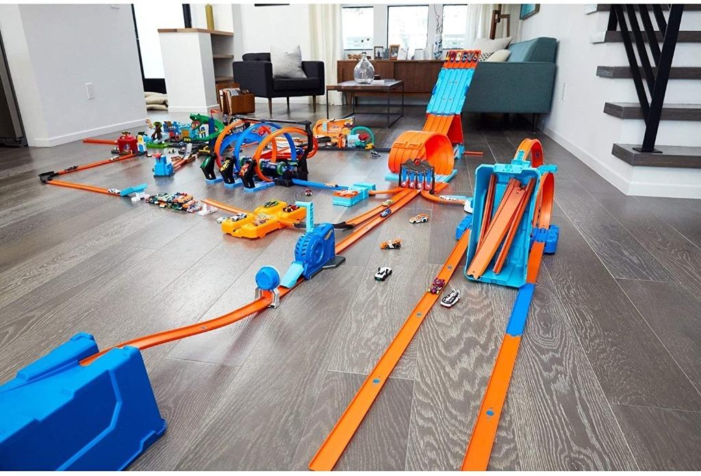 Mattel Hot Wheels Track Builder Multi Loop Box Playset, Connectable