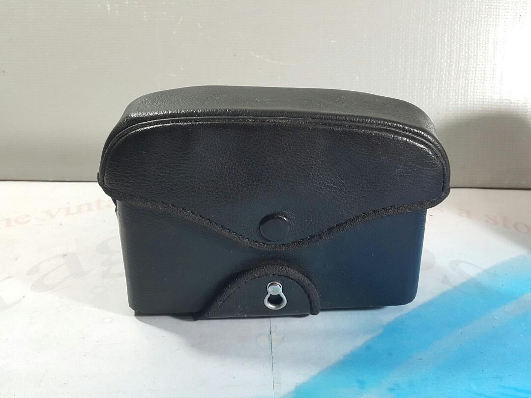 Minolta Himatic S or SD Leather Case with Original Strap (Category: Camera Bags & Carriers) located in Paranaque City. Submitted by vintagepopsicle (Listing ID 1128484658, Image 2). Description: Minolta Himatic S or SD Leather Case in excellent condition with Original Strap. Protect your precious Himatic with this Leather case from bumps and scratches. Especially when travelling. The front is detachable and you can easily shoot with the halfcase/