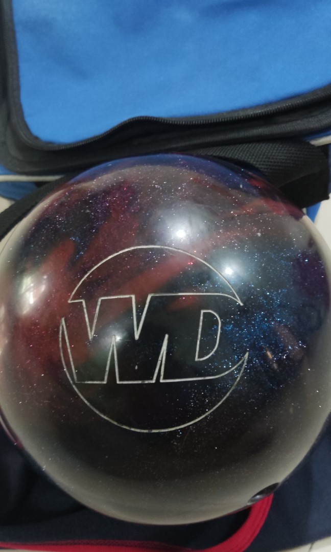 Mint condition WD bowling ball, Sports Equipment, Sports & Games