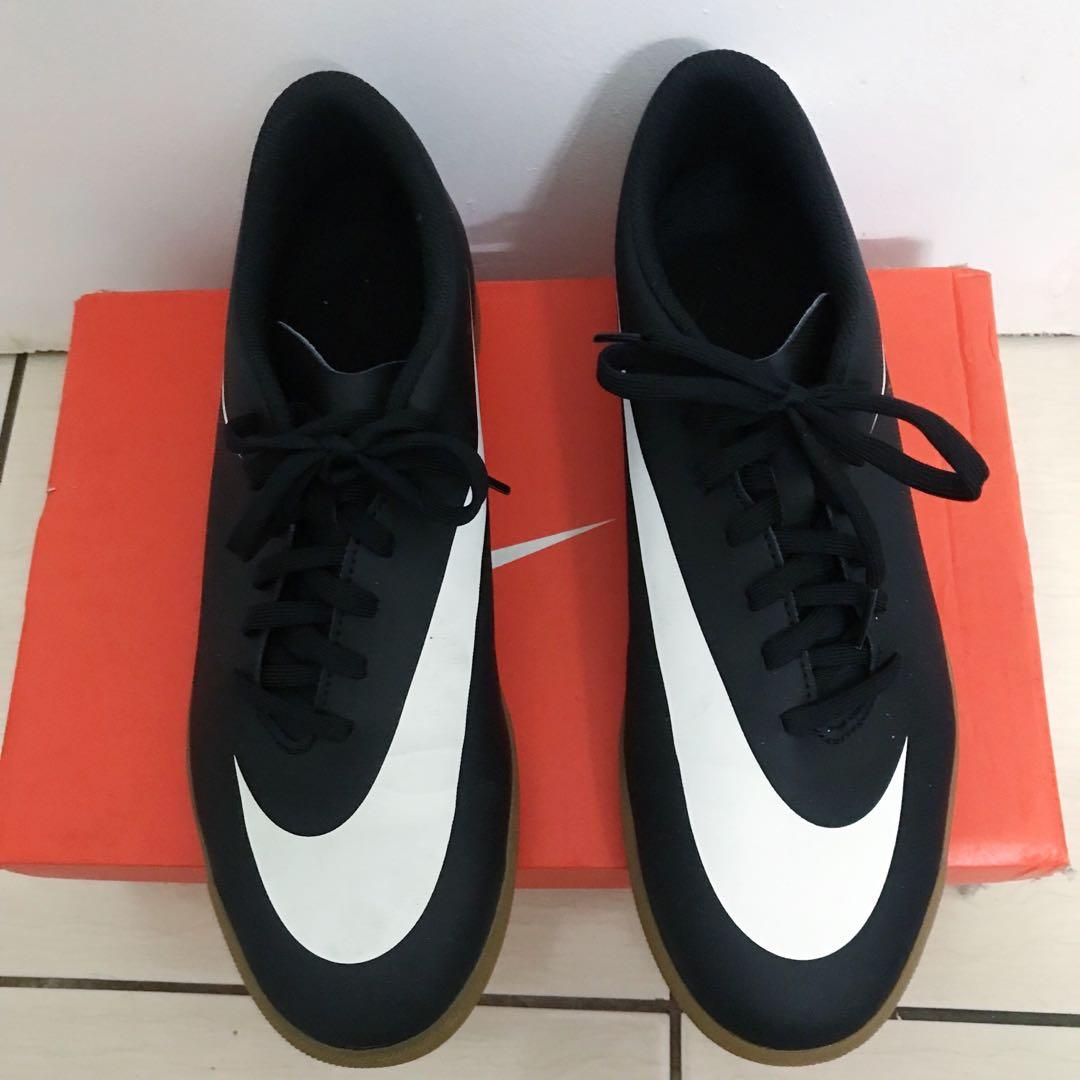 NIKE BRAVATA II Futsal Shoes