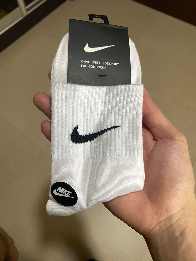 White nike on sale socks long