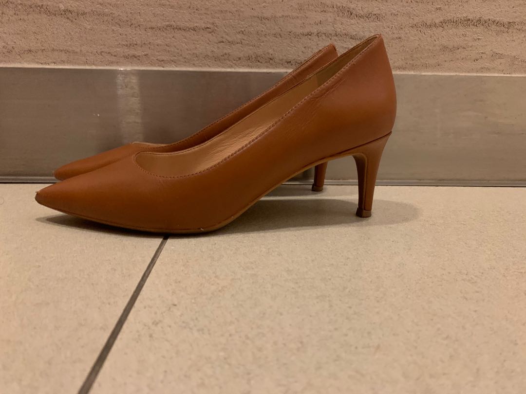 Soho pointy discount toe pumps