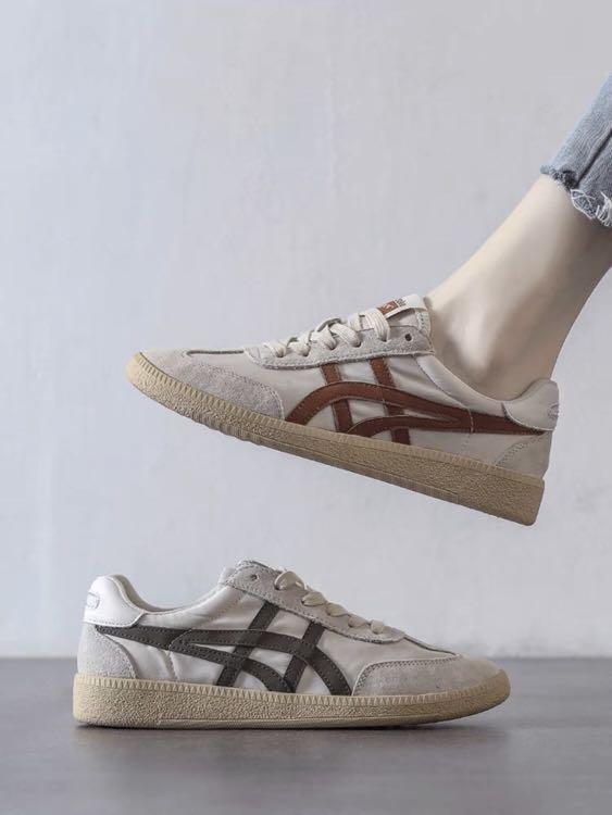 Onitsuka Tiger Inspired sneakers (Category: Sneakers) located in Singapore. Submitted by annlimcw (Listing ID 1128475990, Image 1). Description: Onitsuka Tiger INSPIRED sneakers - was sent wrong size by the China seller; hence, cannot fit into the shoe so need to sell - size 40; 250cm - overall quality is great, im letting go cos of wrong shoe size sent - however, please take note and take into consideration that the cutting of sneakers is on the