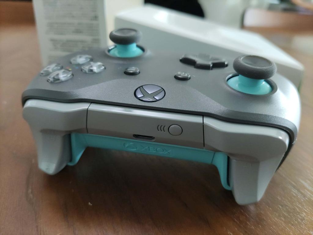 Xbox Wireless Controller – Grey/Blue