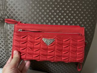 (Category: ) located in . Submitted by mariekondomyclothes (Listing ID 1128360203, Image 1). Description: .