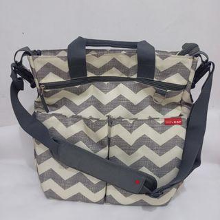 Skiphop diapers bag duo signature chevron