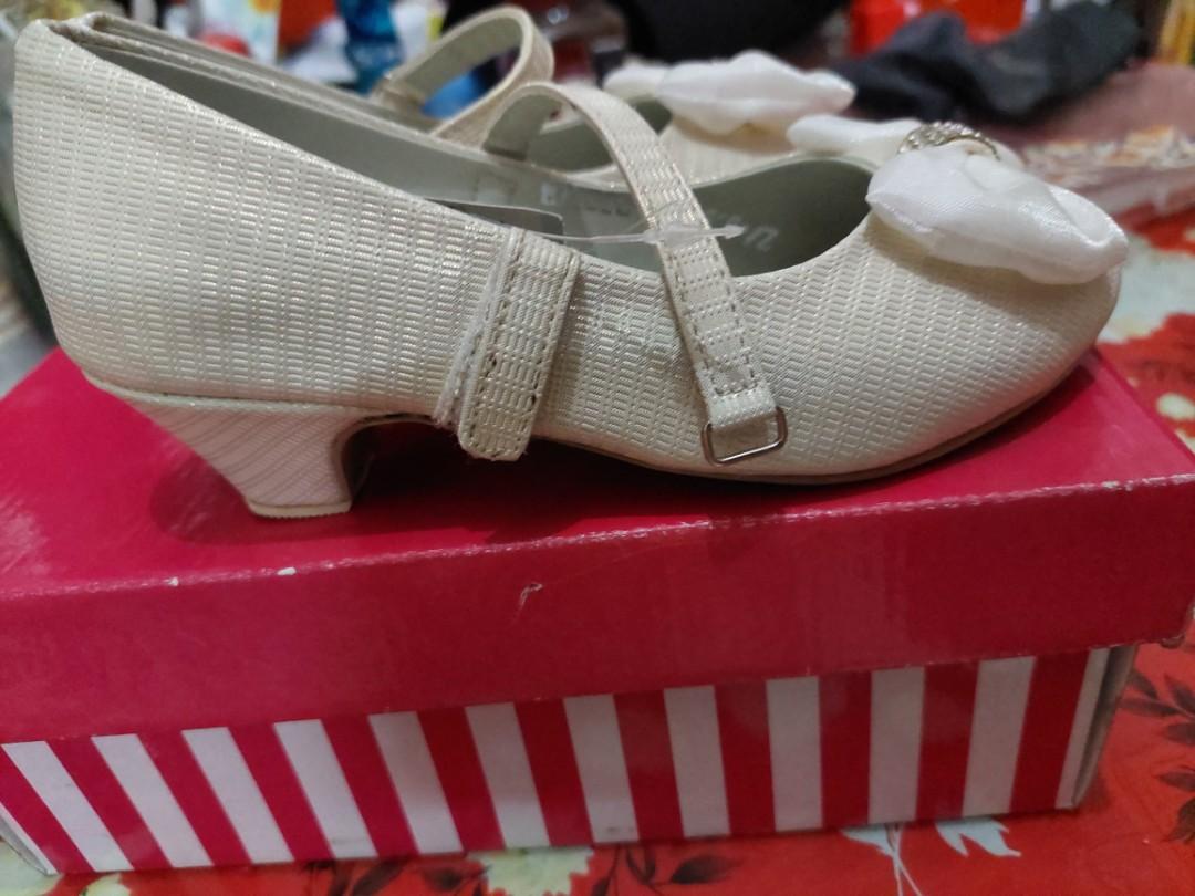 sugar kids white shoes (Category: Babies & Kids Fashion) located in Makati City. Submitted by tuffbrat (Listing ID 1128404646, Image 2). Description: brand new with box size 12.