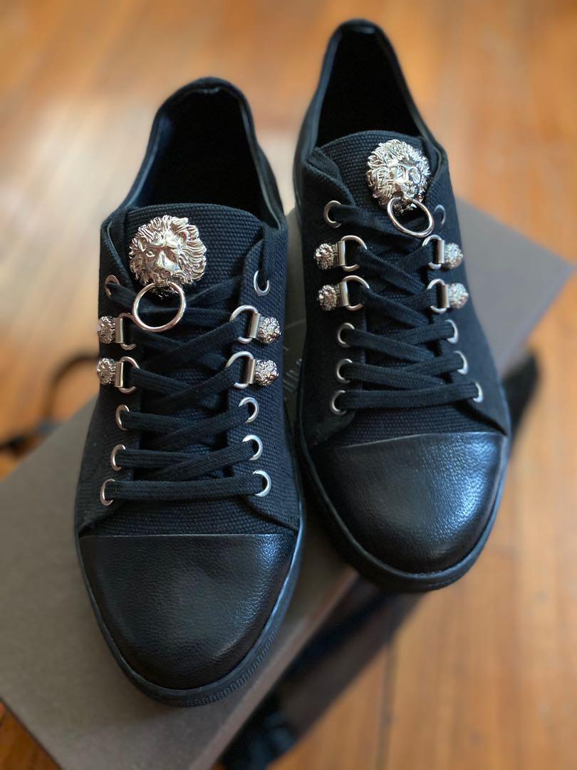 Versace outlet lion shoes