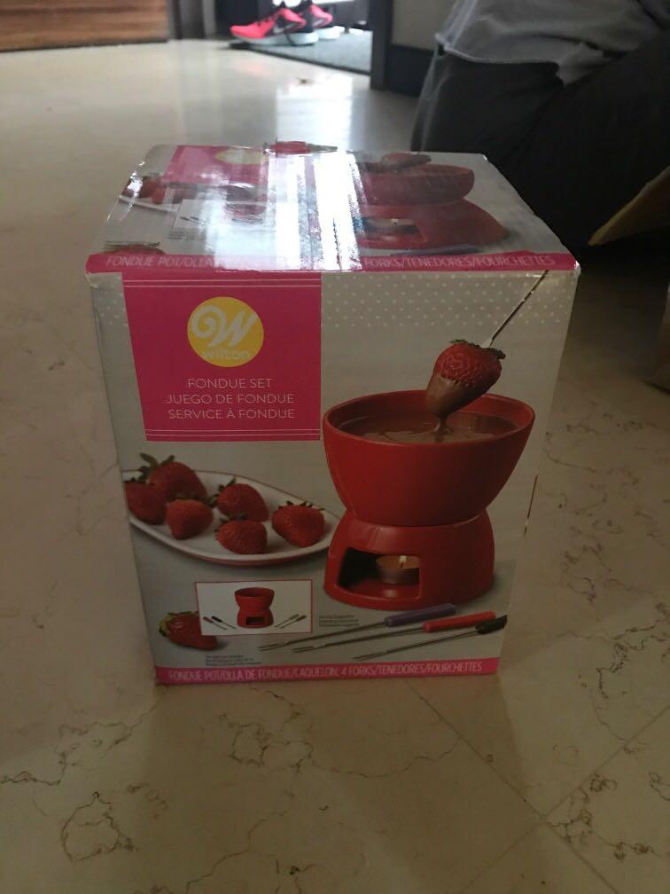 Wilton Fondue Set, TV & Home Appliances, Kitchen Appliances, Other Kitchen Appliances on Carousell