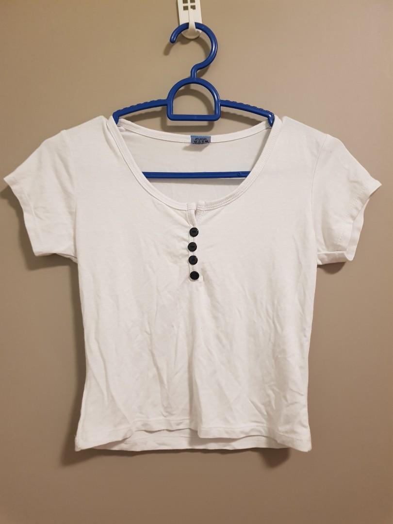 Basic Crop Top (Category: Other Tops) located in Singapore. Submitted by beautifulxthings (Listing ID 1128655470, Image 1). Description: Really comfy material Not sheer No trades DM for measurements or more info NM: +1.5 RM: Pay as needed #topshop #pomelo #lb #lovebonito #tem #tcl #theclosetlover #modparade #hm #tvd #thevelvetdolls #afa #aforarcade #fayth.