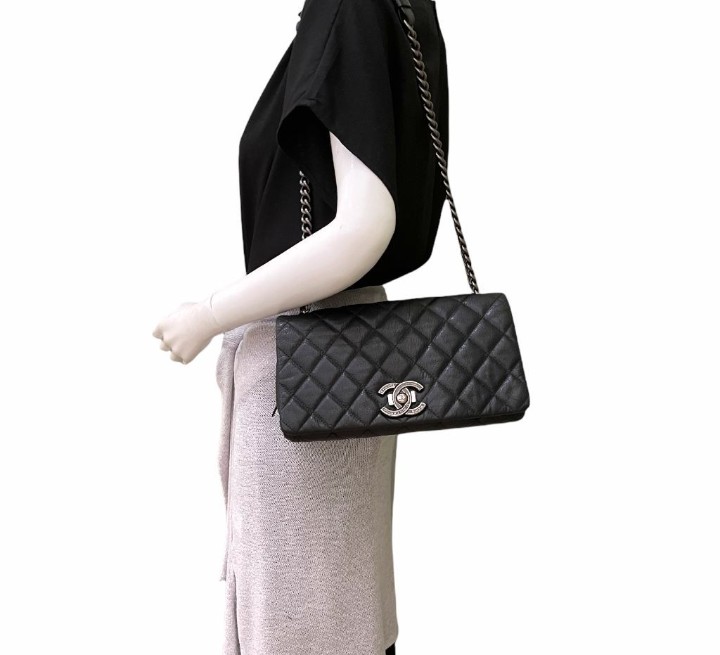 CHANEL City Rock Goatskin Flap Bag 27 x 15 x 11CM Holo card box receipt Plaza Indonesia 2015 Very good condition