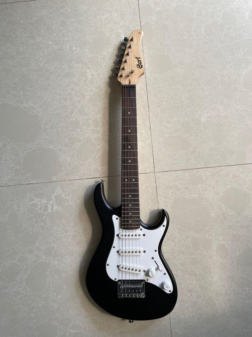 CORT electric guitar junior size, Hobbies & Toys, Music & Media