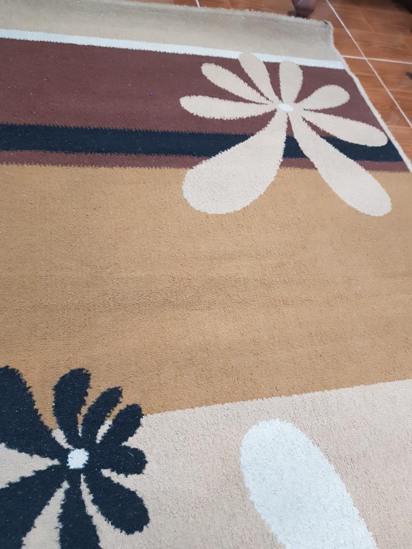 FLOOR CARPET 80x150 (Category: Carpets, Mats & Flooring) located in Marikina City. Submitted by maderconsee (Listing ID 1128522000, Image 2). Description: Pre-loved Carpet Nabili ito sa SM Mall kaya makapal at maganda ang quality. Walang sira at well maintained po. Slightly negotiable.