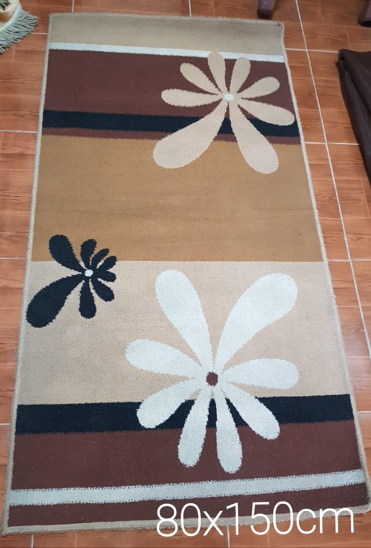 FLOOR CARPET 80x150 (Category: Carpets, Mats & Flooring) located in Marikina City. Submitted by maderconsee (Listing ID 1128522000, Image 1). Description: Pre-loved Carpet Nabili ito sa SM Mall kaya makapal at maganda ang quality. Walang sira at well maintained po. Slightly negotiable.
