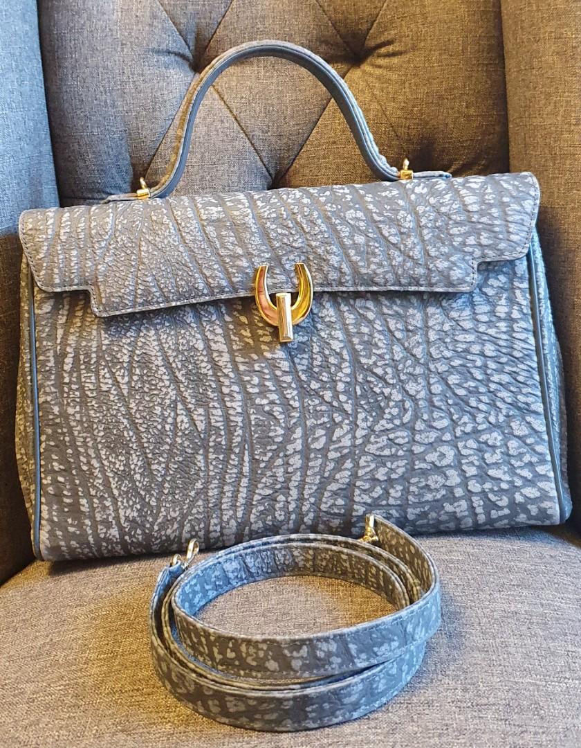 Genuine Antelope Skin (Category: Luxury Bags & Wallets) located in Cabanatuan. Submitted by k2_boutiqueshop (Listing ID 1128615014, Image 1). Description: brandnew jra genuine antelope skin 2way with shoulder strap.