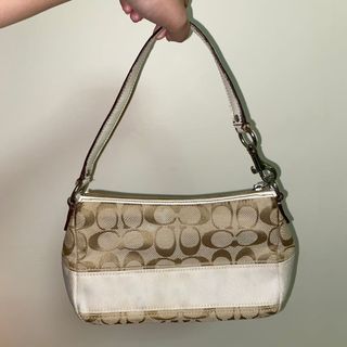 (Category: ) located in . Submitted by sojocloset (Listing ID 1128684203, Image 1). Description: .