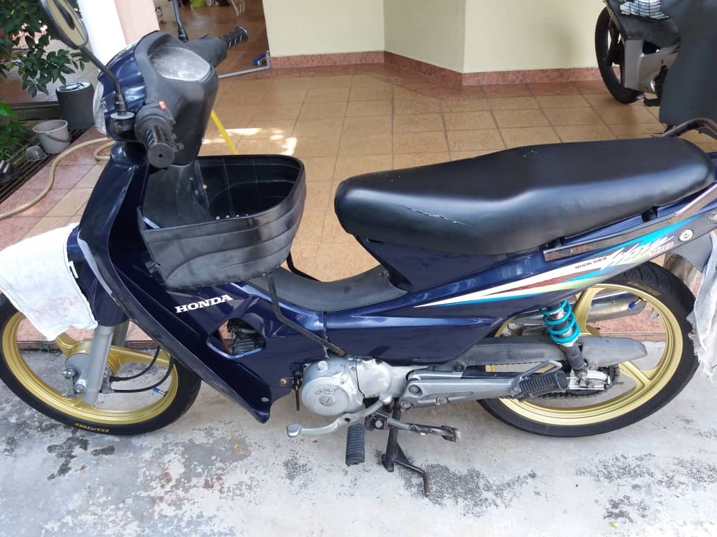 Honda Wave 100, Motorbikes on Carousell