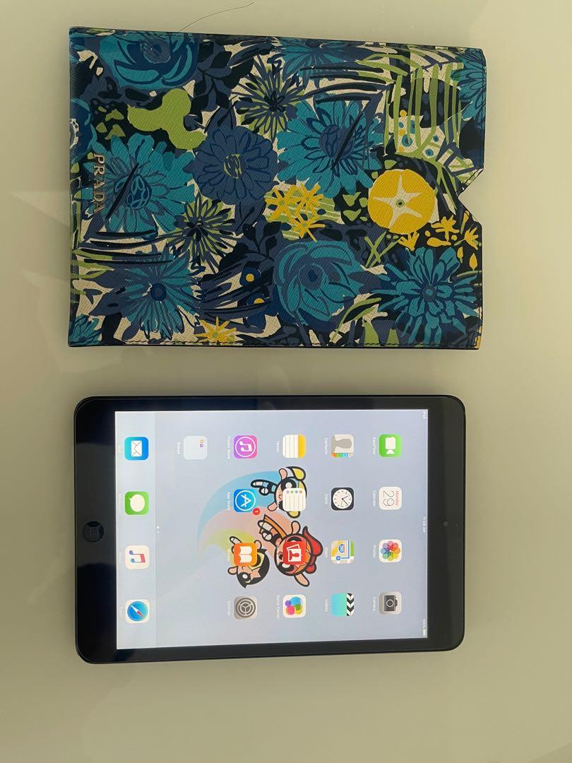 Ipad Mini (Category: Laptops & Notebooks) located in Singapore. Submitted by fei_ke (Listing ID 1128552555, Image 3). Description: Ipad Mini 64GB Model Number : A1432 ( Wifi only ) Black front bezel Good camera quality No drop Only 1 scratch shown above Pm me for more Info.